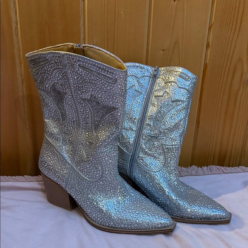 Crown Vintage Sparkle Western Boots. Size 9. Excellent condition.